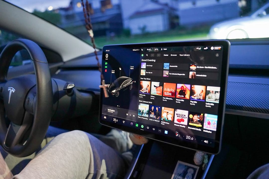 Electric Vehicles Gain Popularity Despite Infrastructure Challenges 1 pexels vladimirsrajber 21407448
